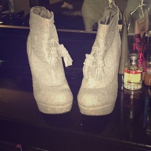 Gray wool like stylish bootie shoes